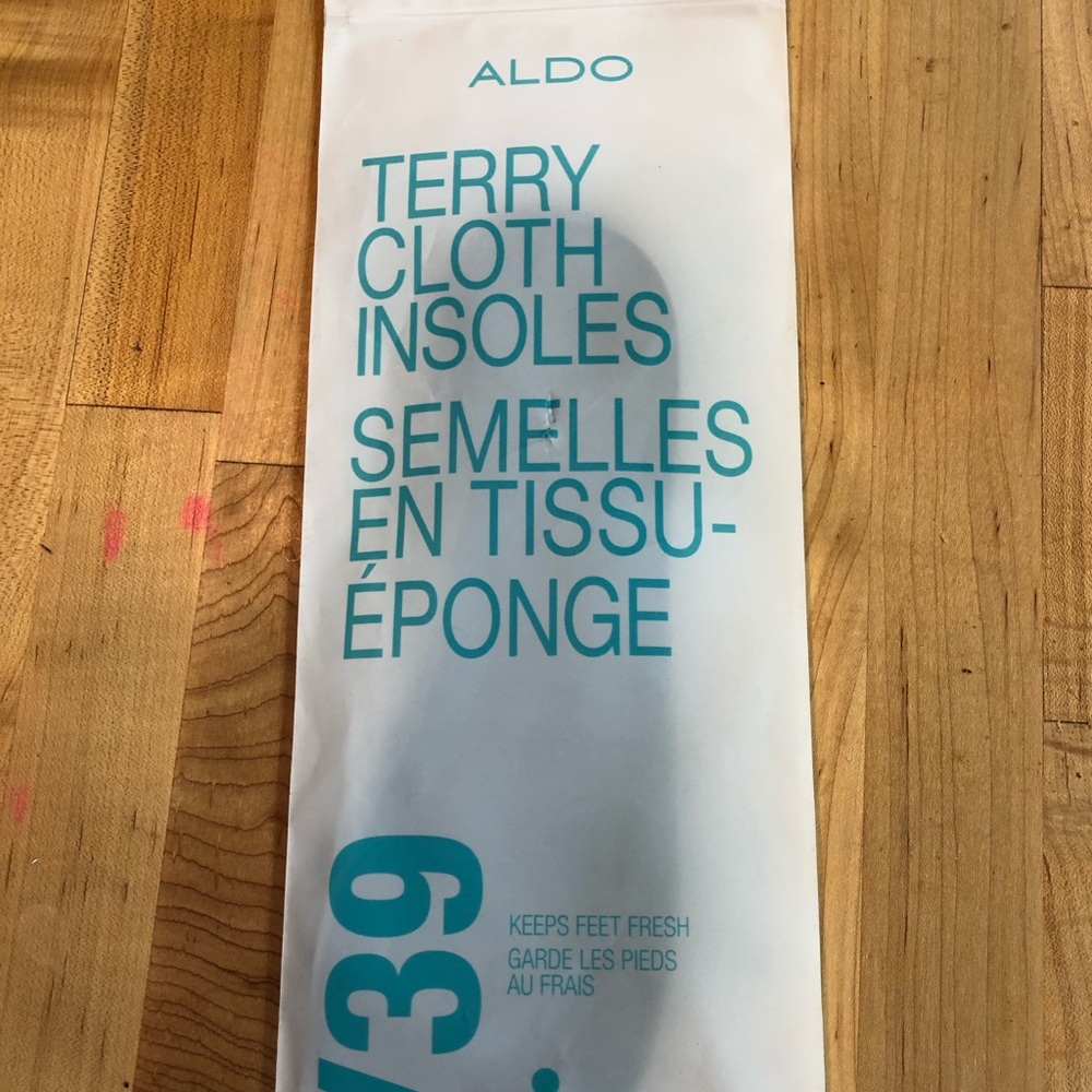 NEW Aldo Size 9 terry cloth insoles